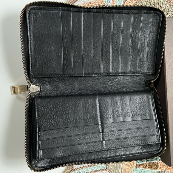 Gucci vintage combo. Crossbody canvas bag and vintage 1973 travel wallet. - Picture 6 of 14